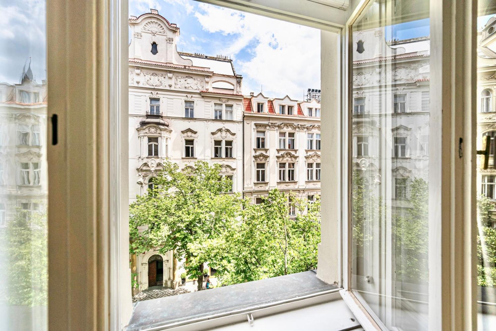 The Old Town Square & Parizska Apartments Prag Exteriör bild